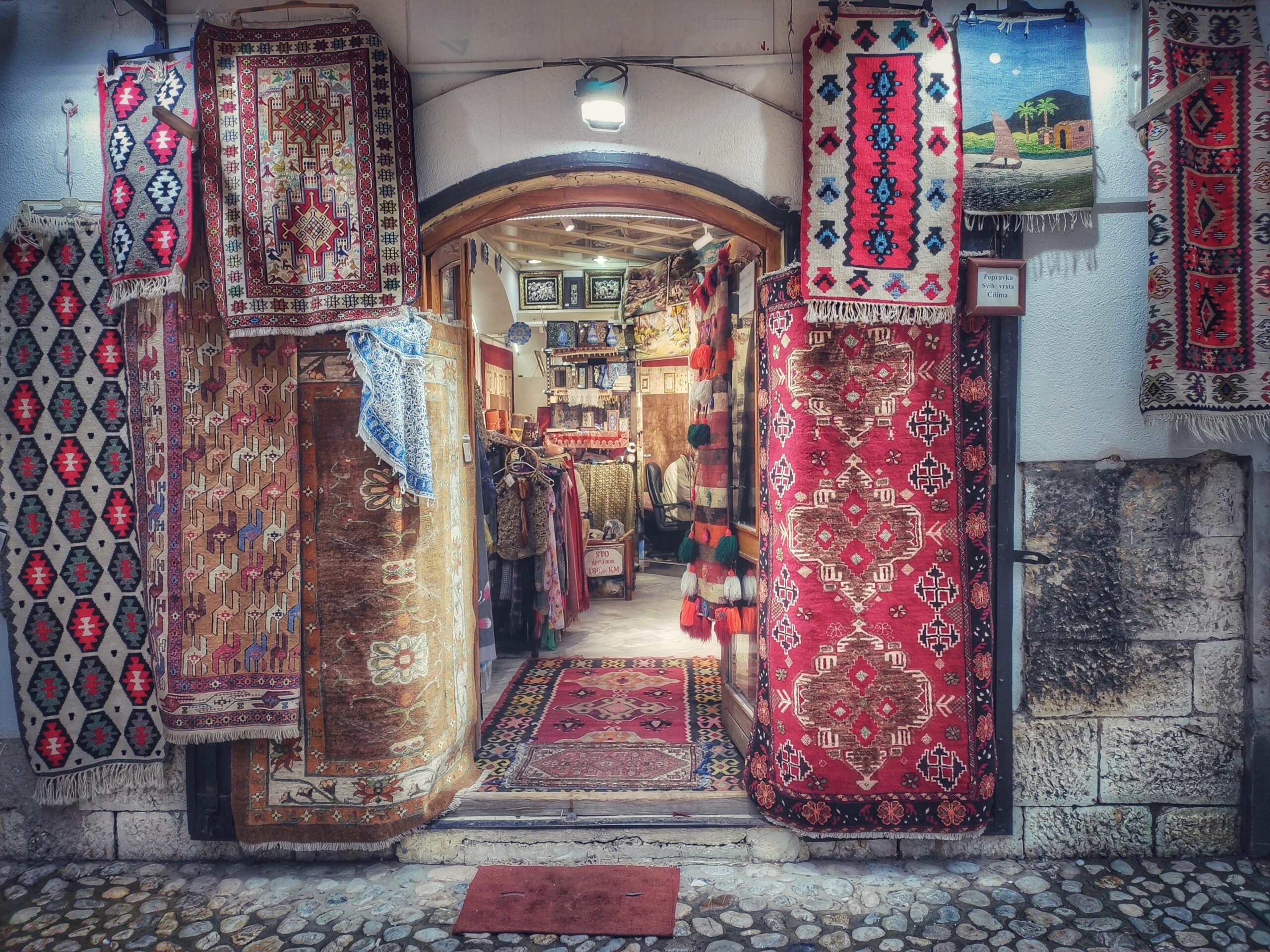 Sarajlije, saraj li je Sarajevo?